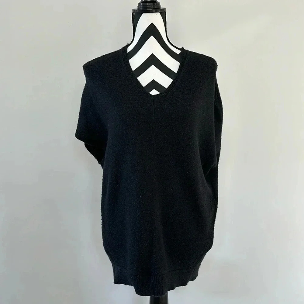 Old‎ Navy Black Sweater Sz SM